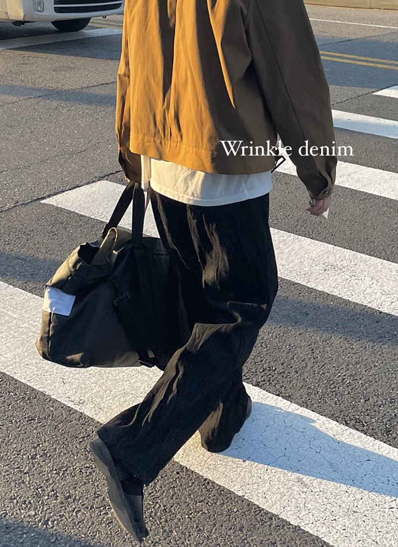 Wrinkle black jean