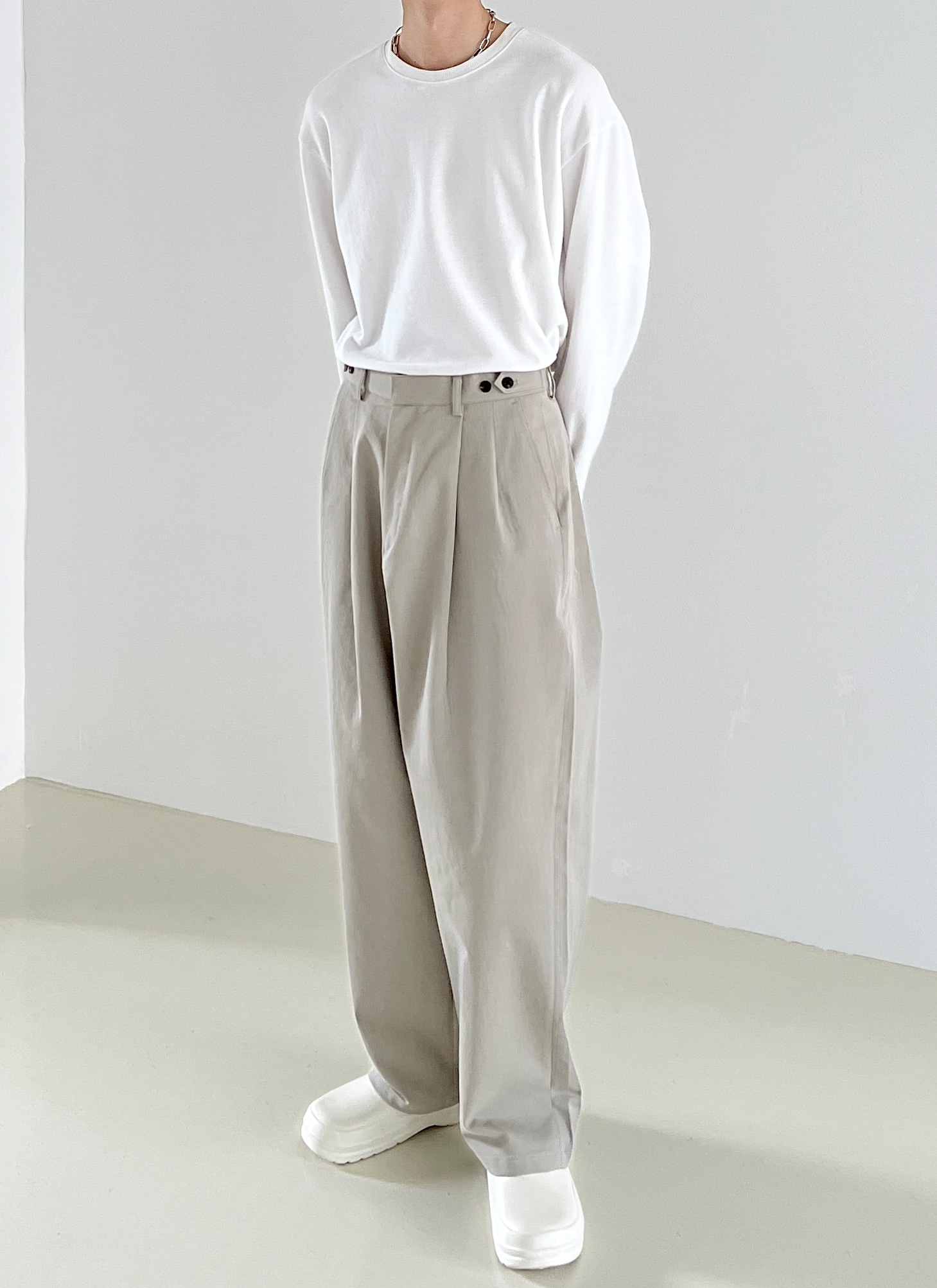 Basic two tuck cotton pants