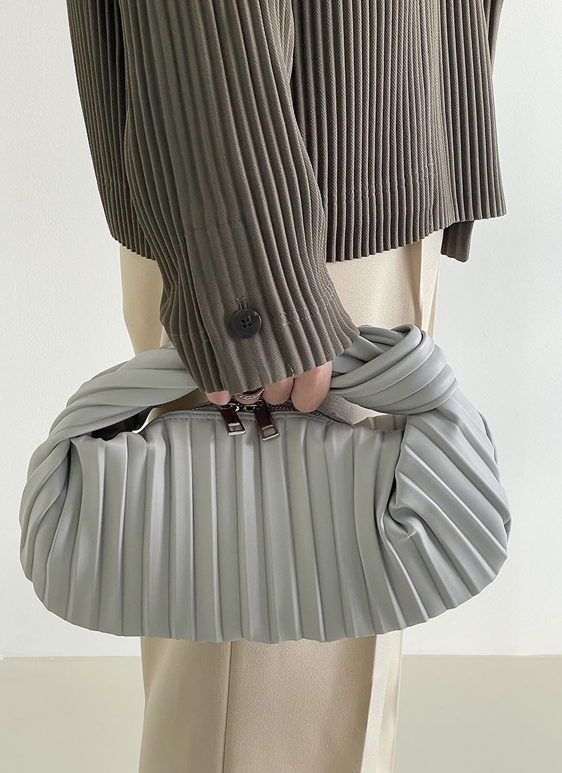 Pleats leather tote bag