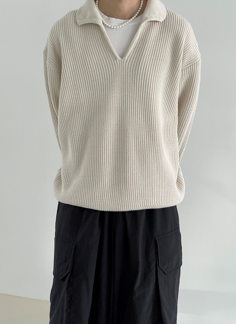 Firm half V neck collar knit