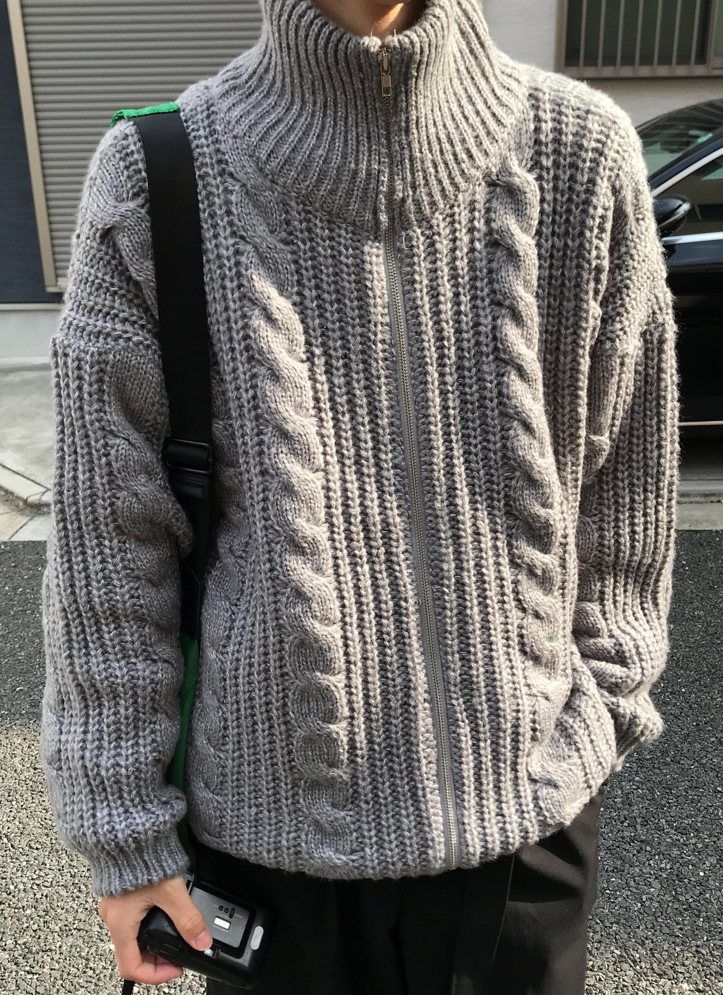 Mutual twist zip up knit